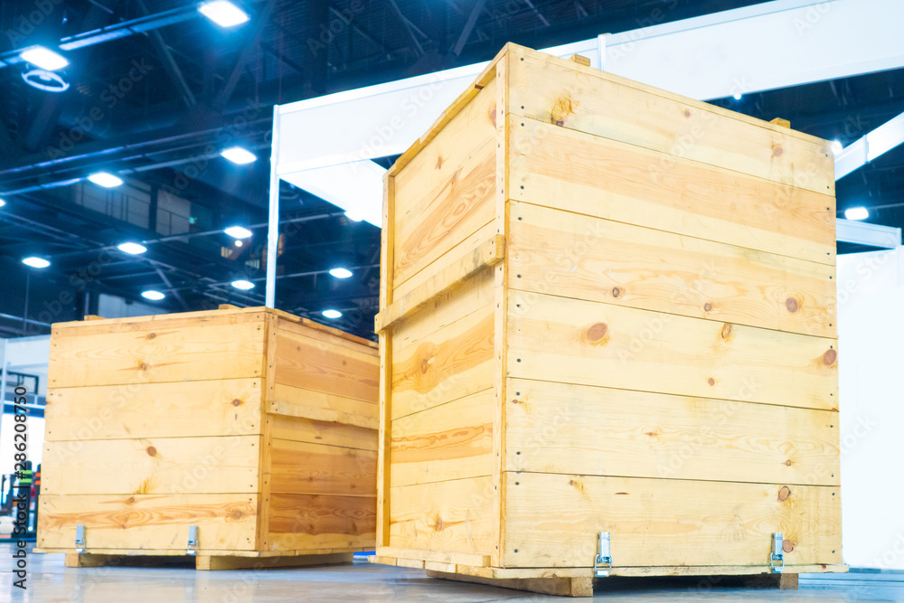 Wooden boxes in the warehouse. Boxes out of wood for packing industrial machinery. Warehousing. Packaging of finished products of the plant. Sale of packaging materials. - obrazy, fototapety, plakaty 