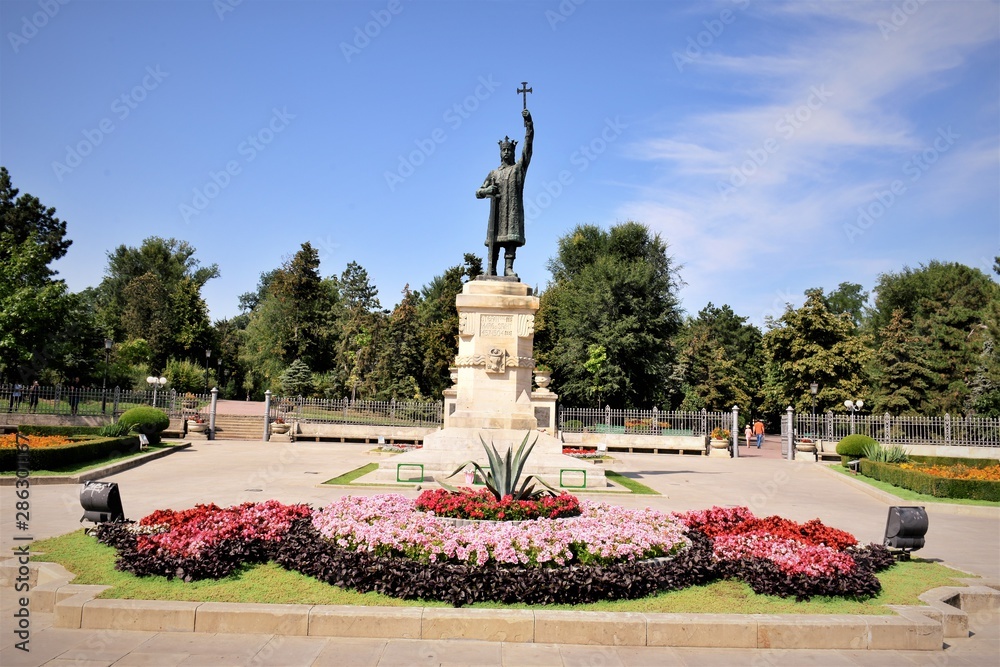 Obraz na płótnie Stephen the Great monument at central Stefan cel mare Central Park.Chisinau,Moldova park . Chisinau. Moldova. w salonie