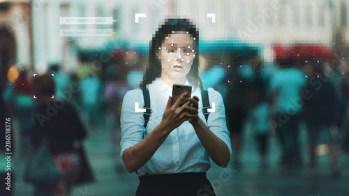 Cuadros en Lienzo Smart technologies in your smartphone, collection and analysis of big data