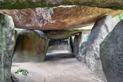 Cuadros en Lienzo Inside a prehistoric burial chamber or Dolmen La Roche aux Fées