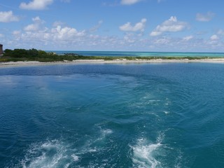 Wall Mural - Crystal blue waters of beautiful beaches at the Dry Tortugas National Park, Florida.