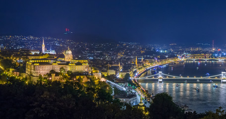 Canvas Print - Panoramic view of Budapest Castle, Hungary.