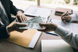 © wutzkoh - Entrepreneurs are about to sign a contract that allows partners to file cash for bribes.