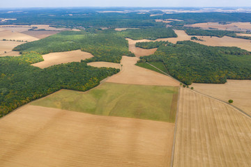 Poster - Vue large sur la campagne française à la fin de l'été dans la Nièvre en Bourgogne après les moissons