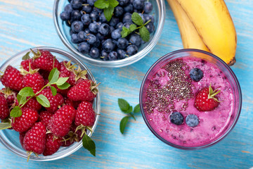 Canvas Print - blueberries raspberries smoothies