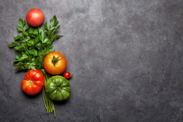 Fototapete - Fresh garden colorful tomatoes