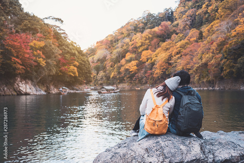 Young couple traveler looking beautiful landscape at arashiyama Japan, Travel li Fotobehang