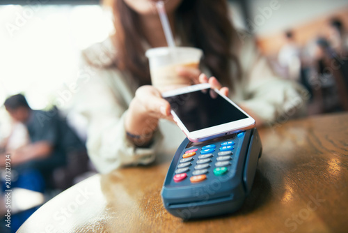 Fotografía Mobile Payment On Pos Machine