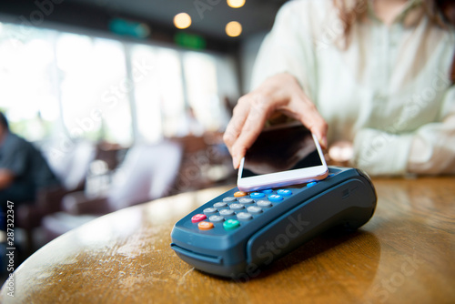 Fotografía Mobile Payment On Pos Machine