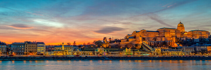 Fototapete - Panorama of Buda castle and the Danube river in Budapest at sunset, Hungary