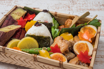 ピクニックのおべんとう　Picnic lunch (outdoor bento)