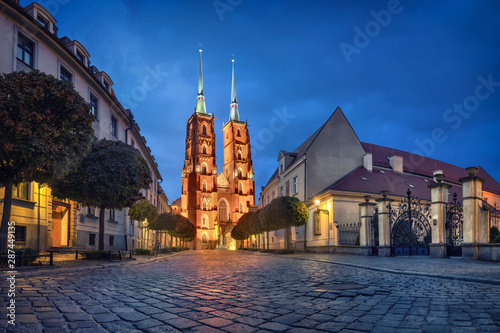 wroclaw-polska-widok-katedry-sw-jana-chrzciciela-o-zmierzchu-obraz-hdr