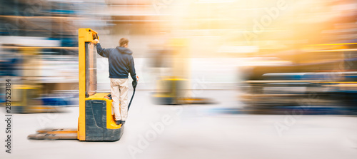 Fotomural Forklift Worker In Motion AT Work in Warehouse | Long Exposure Blurred