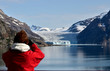 Touristen auf Kreuzfahrtschiff im Prins Christian Sund, Grönland