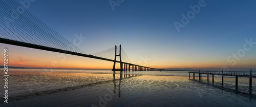Cuadros en Lienzo Long exposure shot of Vasco da Gama bridge in Lisbon