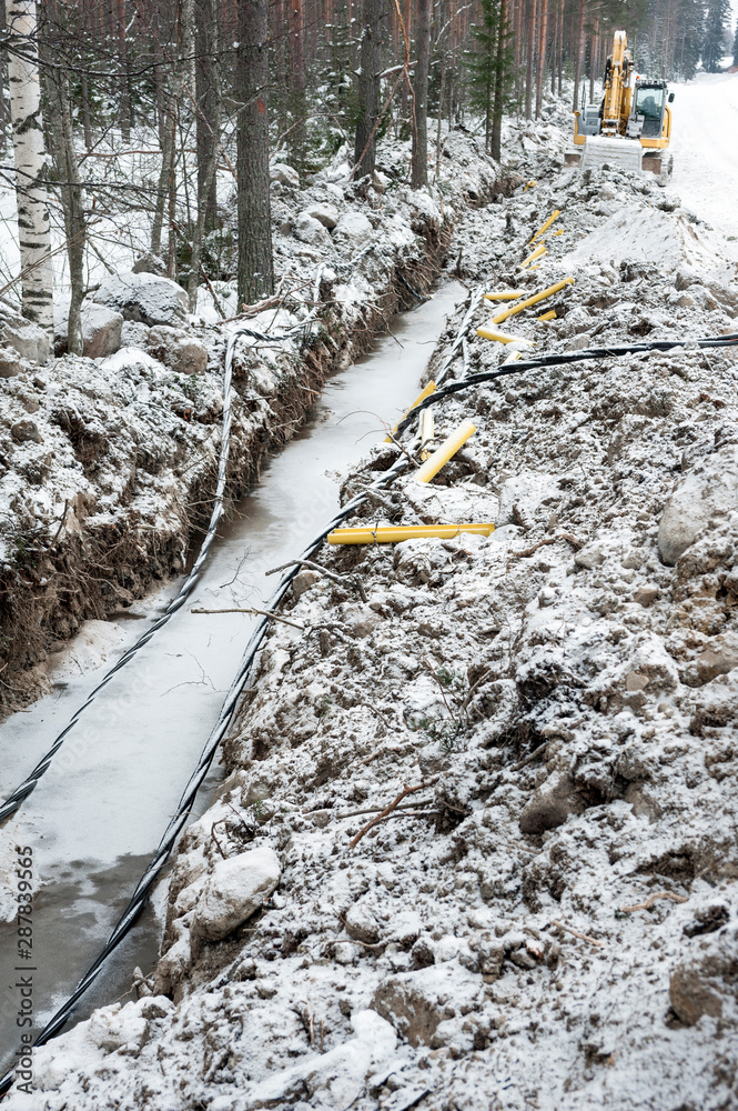 laying-a-fiber-optic-and-electricity-cables-in-the-frozen-ground