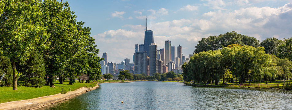 panoramic view of lincoln park and the chicago skyline.