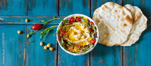 Cuadros en Lienzo Hummus with olive oil, sprouts and tomatoes