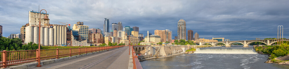 Wall Mural - The City Of Des Minneapolis