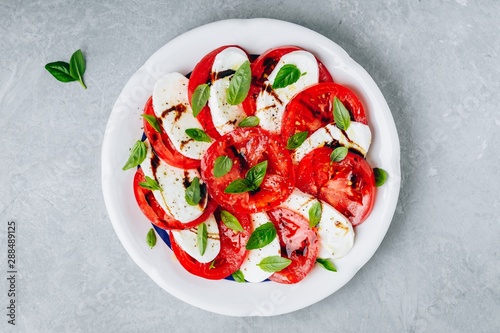 Fotomural Tomato, basil, mozzarella Caprese salad with balsamic vinegar and olive oil