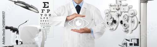Fotomural concept of eye examination, optician hands protecting an eye icon, prevention an