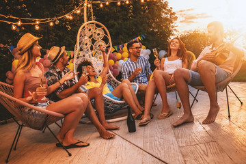 Canvas Print - Friends having fun together