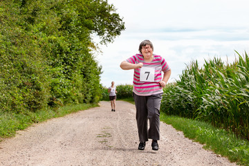 Wall Mural - Geistig behinderte Frau bei einem Wettkampf, Sport und Aktivität bei Behinderung