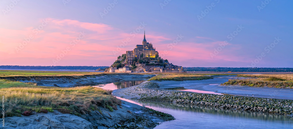 Mont Saint-Michel in France - obrazy, fototapety, plakaty 
