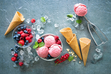 Wall Mural - Raspberry ice cream in bowl