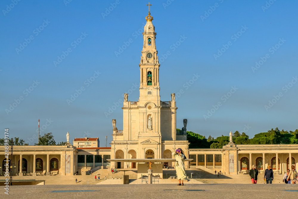 Fatima Tree Foto de Stock Fatima Sanctuary - Portugal - Holy Place where the Virgin ...