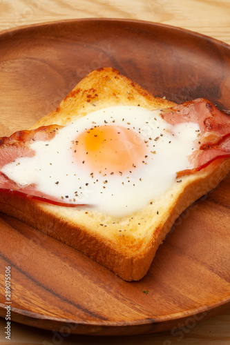 ベーコンエッグトースト Stock 写真 Adobe Stock