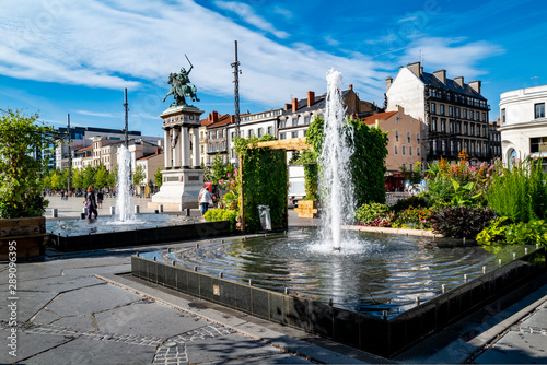 Cuadros en Lienzo les jets d'eau de la place de Jaude
