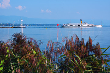 Canvas Print - Beautiful panorama of Leman lake in Geneva harbor, Switzerland