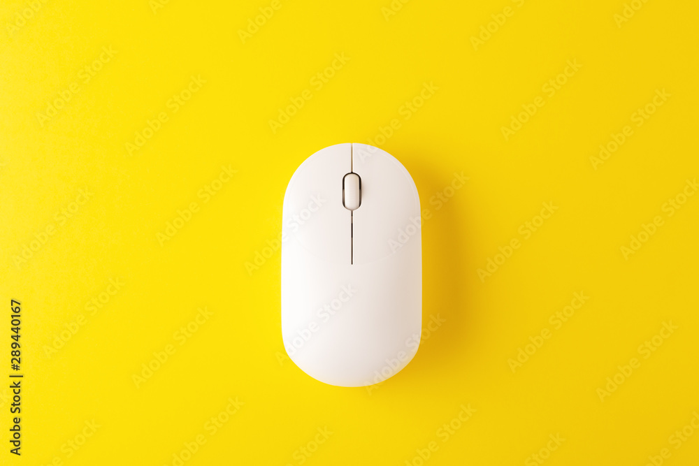 Wireless mouse on yellow background - obrazy, fototapety, plakaty 