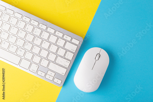 Fotomural Wireless keyboard and mouse, minimal, flat lay