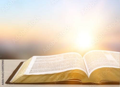 Fotografía Holy Bible book on a wooden background
