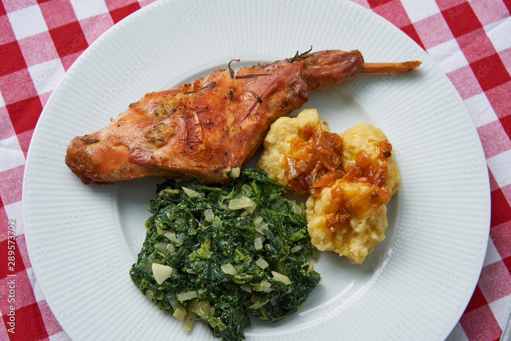 Foto de Stock Roasted rabbit leg, marinated in garlic and rosemary ...