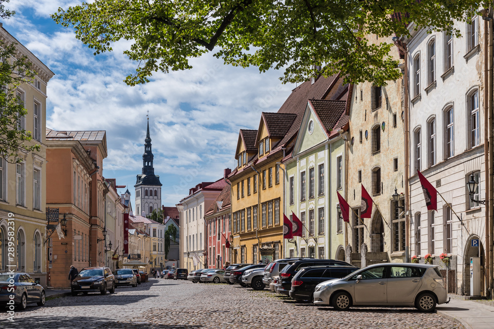 Obraz na płótnie Cobbled street in the old town of Tallinn; Estonia w salonie