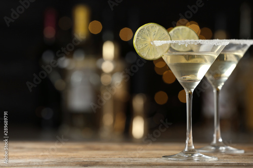 Fotomural Glasses of Lime Drop Martini cocktail on wooden table against blurred background