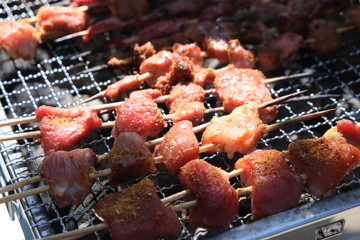 barbecue sticks on a hibachi grill