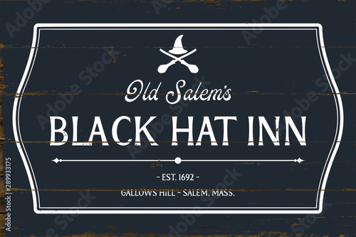 Fotomural Old Salem's Black Hat Inn with Shiplap Design