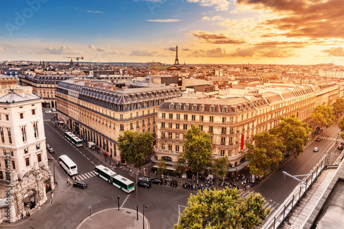 Plakat Paryż  widok-z-lotu-ptaka-na-panorame-paryza-z-wieza-eiffla-i-dachami-cele-podrozy