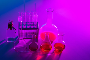 Poster - Glass flasks. Concept the science of chemistry. Chemical lab. Flasks with multi-colored liquids.Chemistry.Flasks on a pink background. Chemical beakers.Laboratory glassware. Laboratory diagnostics.
