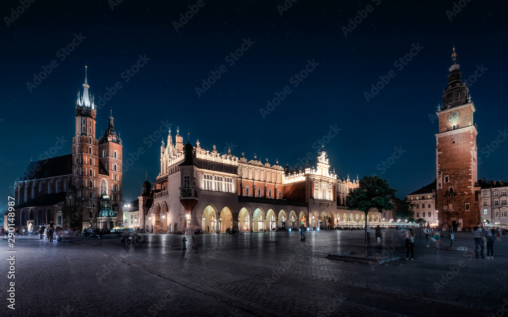 Cracow by night - the Cloth hall and the Mariacki and Town hall Tower, in Poland, Europe (Krakow , Kraków) - obrazy, fototapety, plakaty 