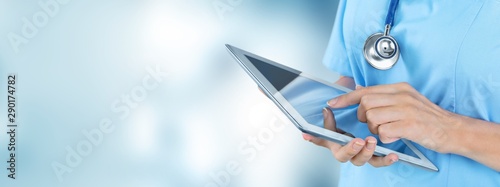 Fotografía Close-up Doctor at hospital working with tablet pc