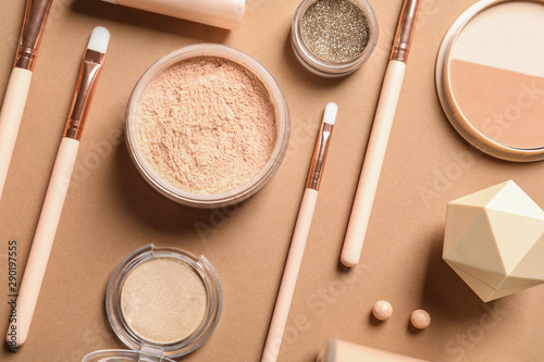 Fotomural Flat lay composition with makeup brushes on brown background