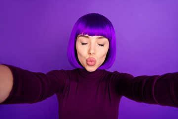 Poster - Pretty lady making self photos sending air kiss to boyfriend wear trendy clothes and wig isolated purple background