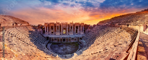 Fotografía Amphitheater in the ancient city of Hierapolis