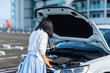 © Imaging L - 故障車　女性　運転　困る