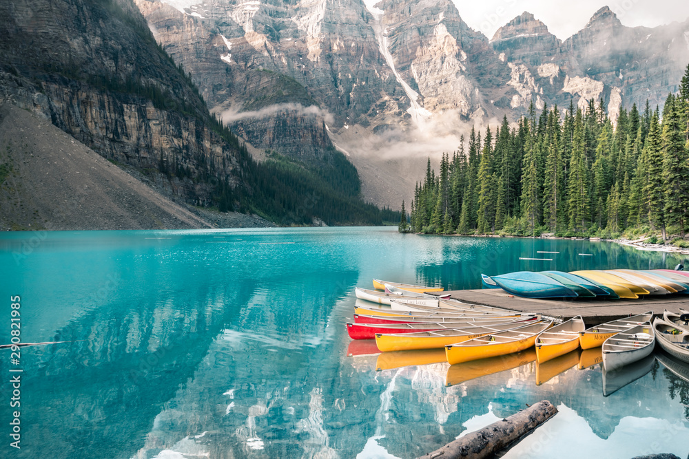 Beautiful Moraine lake in Banff national park, Alberta, Canada - obrazy, fototapety, plakaty 